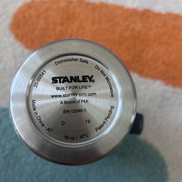 Stanley Travel Mug 16 oz - Picture 2 of 4